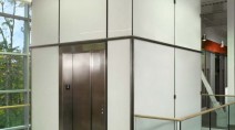 Ascenseur à l'étage vie de l'intérieur du LEPAQ